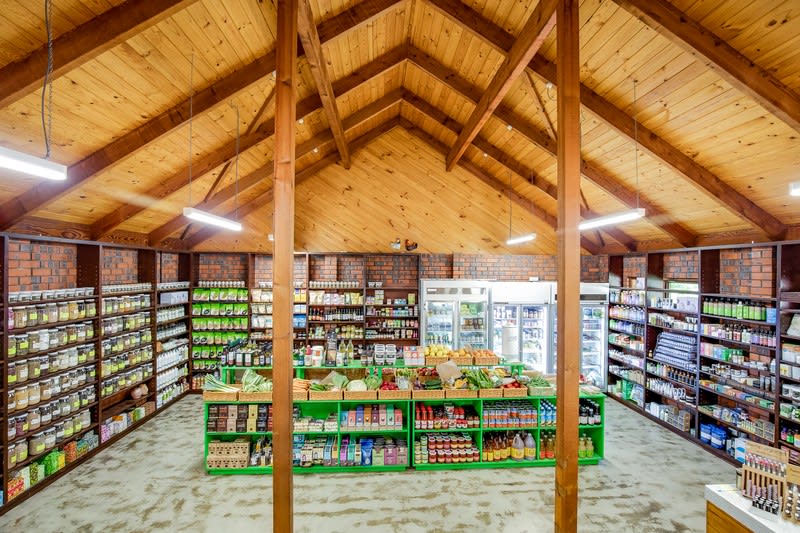 Click to view all images 6879 Great Alpine Road Porepunkah VIC 3740 - Image 2