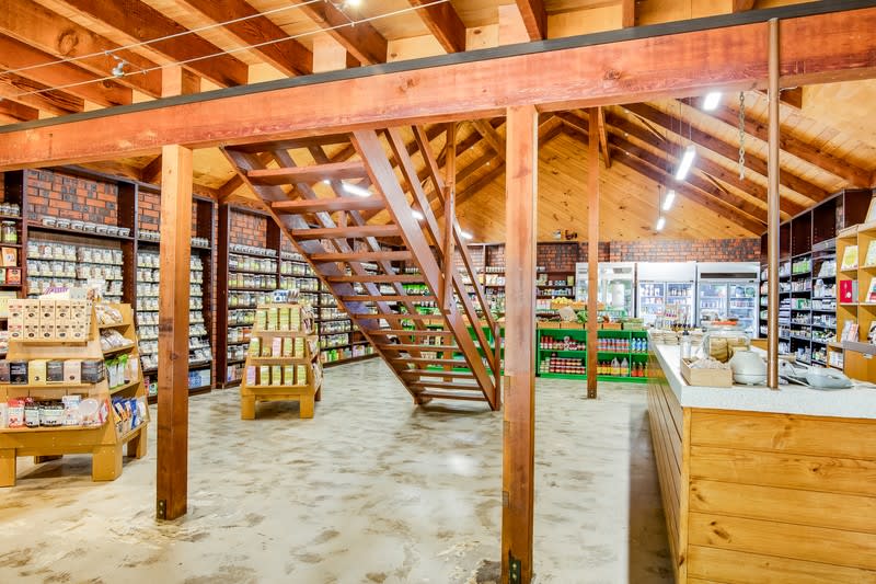 Click to view all images 6879 Great Alpine Road Porepunkah VIC 3740 - Image 3