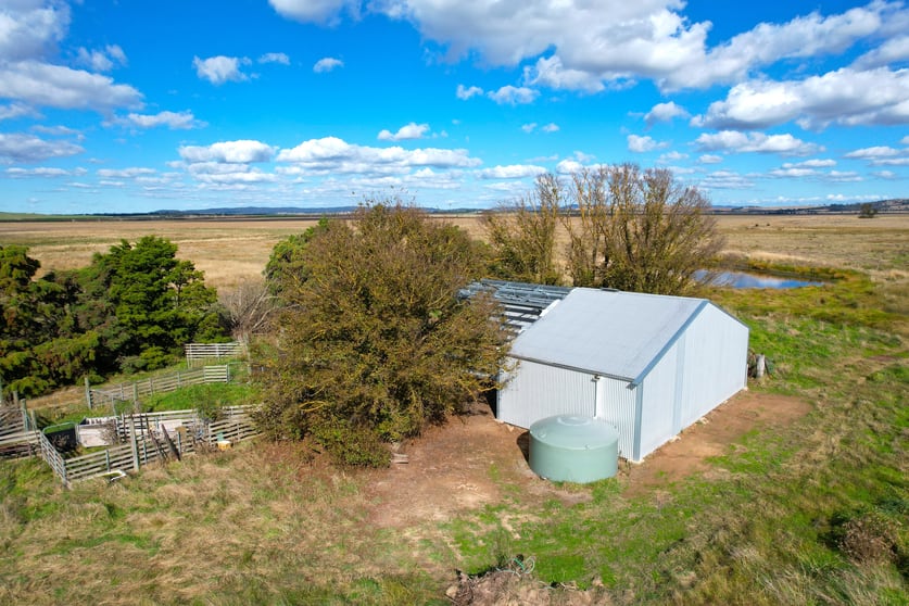 Click to view all images 143 Breadalbane Road Parkesbourne NSW 2580 - Image 2