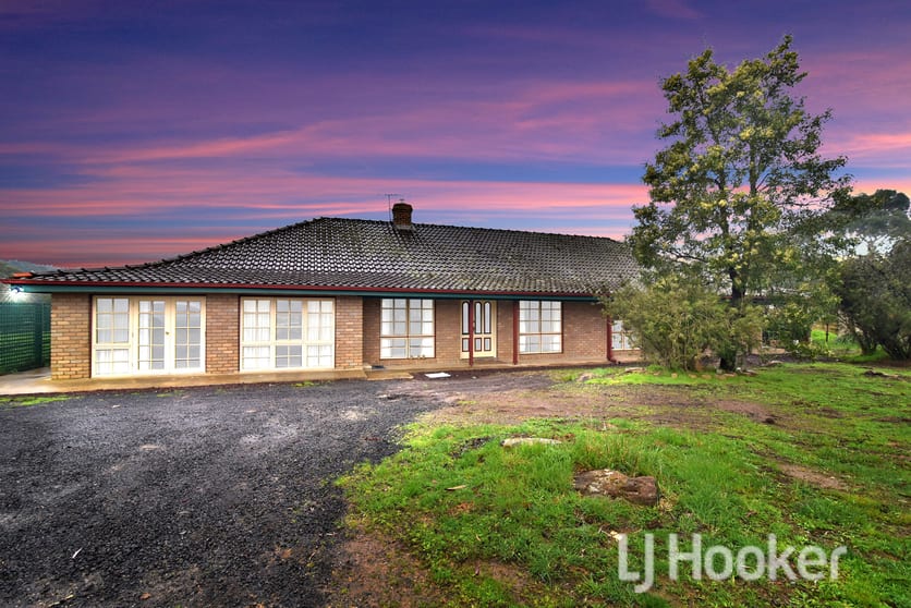 Click to view all images 56 Short Road Gisborne VIC 3437 - Image 1