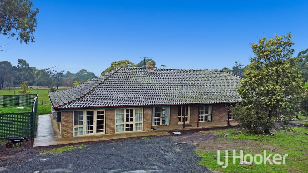 Click to view all images 56 Short Road Gisborne VIC 3437 - Image 2
