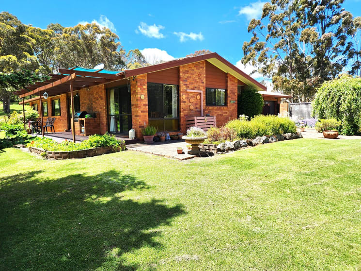 Click to view all images 111 Rodgers Road Glen Innes NSW 2370 - Image 1