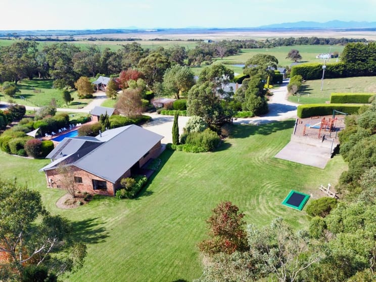 Click to view all images Guest House / B&B business for sale in VIC - Image 2