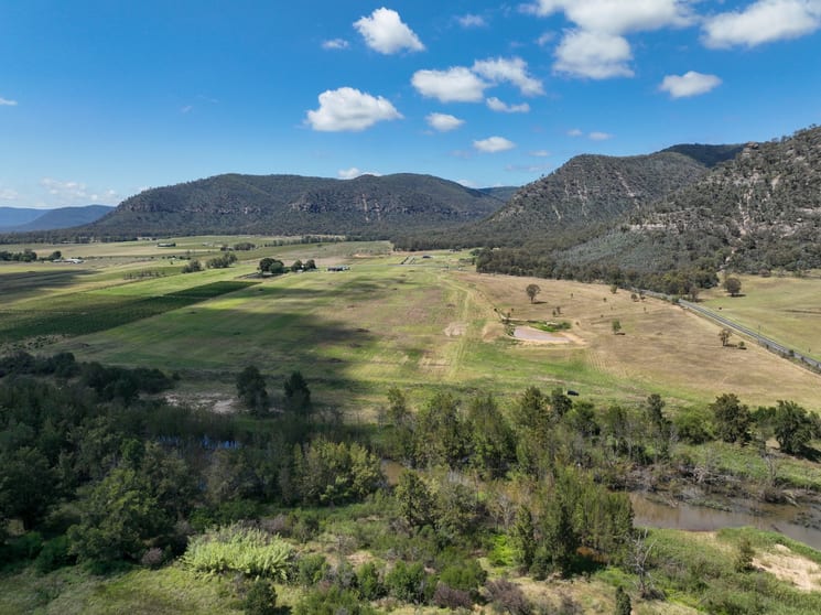 Click to view all images 321 Milbrodale Road Broke NSW 2330 - Image 1