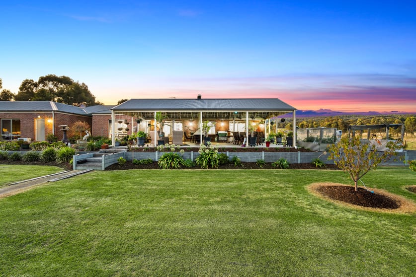 Click to view all images 160 Toongabbie-Cowwarr Road Toongabbie VIC 3856 - Image 2