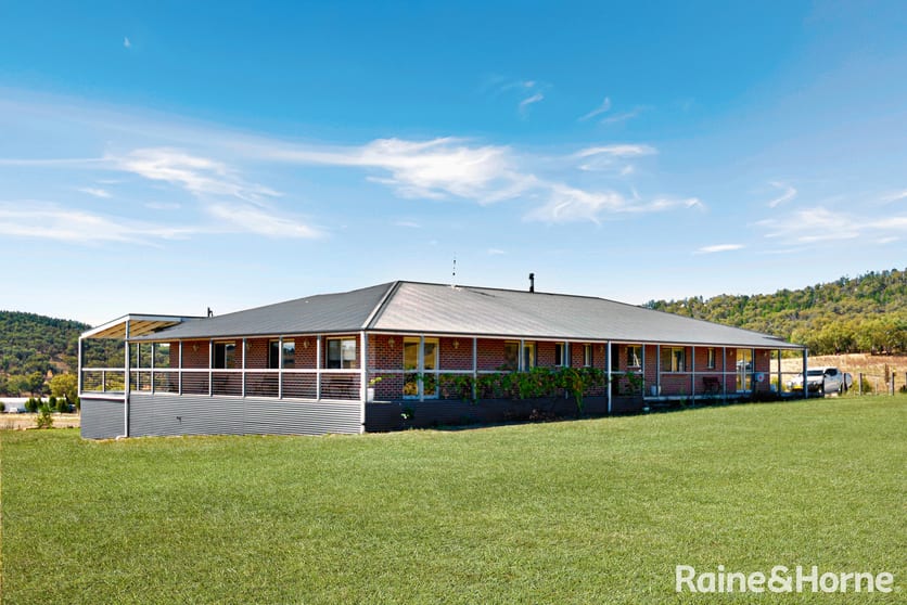 Click to view all images 127 Dananbilla Drive Young NSW 2594 - Image 3