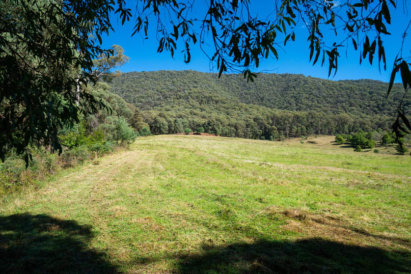 Click to view all images Great Alpine Road Smoko VIC 3741 - Image 3