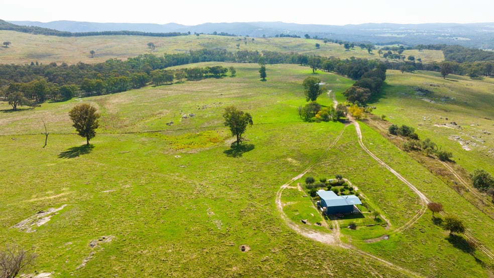 Click to view all images 7 Three Sisters Road Beechworth VIC 3747 - Image 1