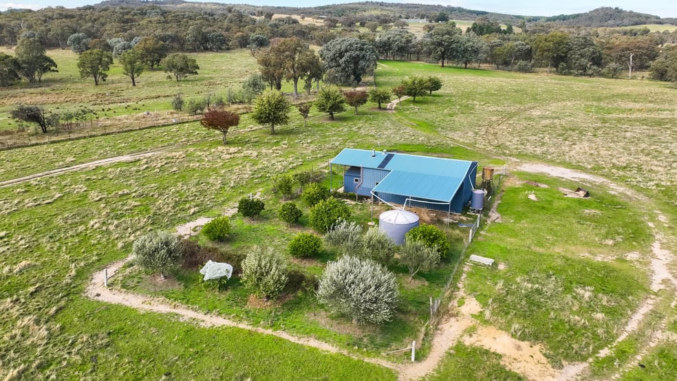 Click to view all images 7 Three Sisters Road Beechworth VIC 3747 - Image 2