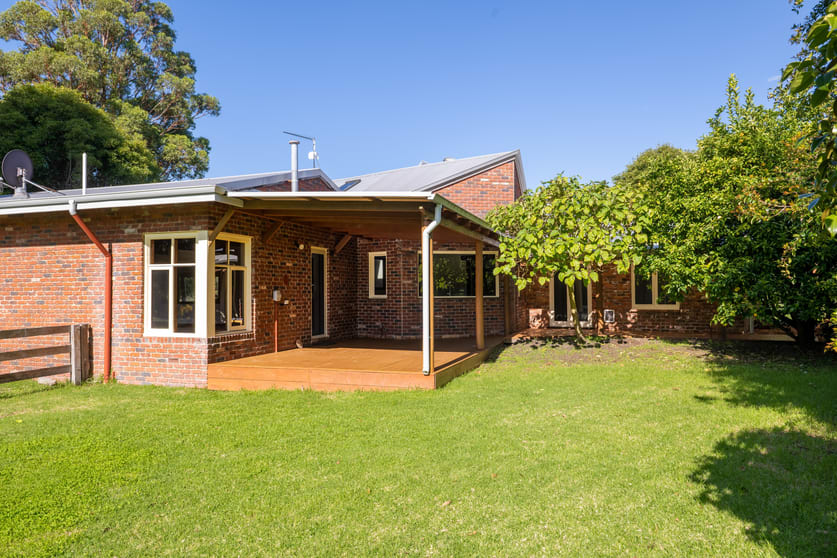 Click to view all images 320 Riverway Road Boorara Brook WA 6262 - Image 3