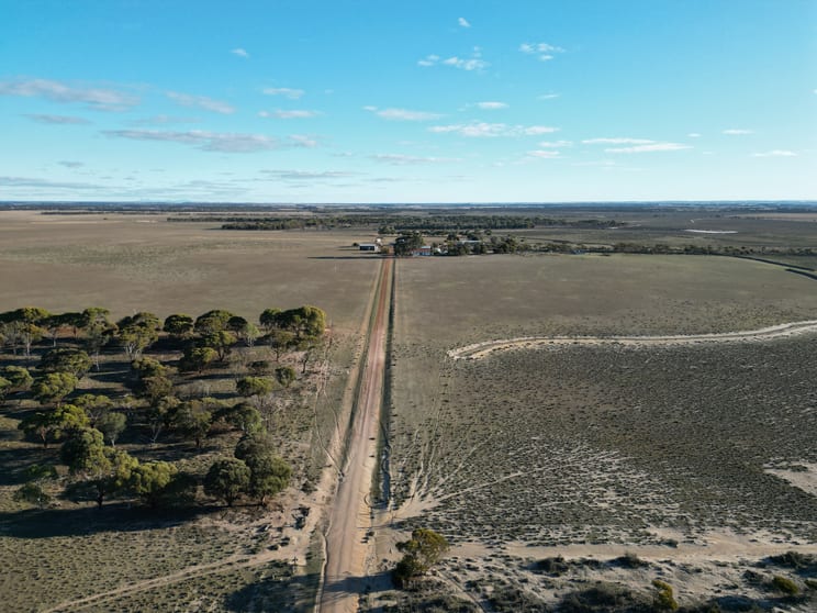 Click to view all images 1199 Range Road Pingrup WA 6343 - Image 2