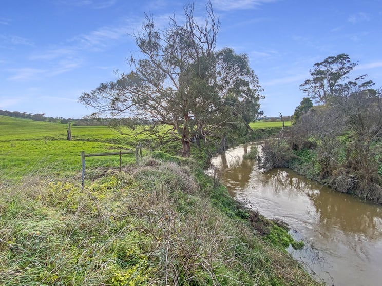 Click to view all images 118 Sweeneys Road Dumbalk VIC 3956 - Image 3