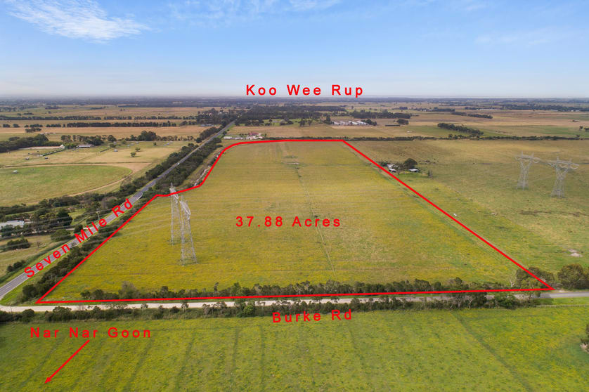 Click to view all images . Bourke Road Nar Nar Goon VIC 3812 - Image 2