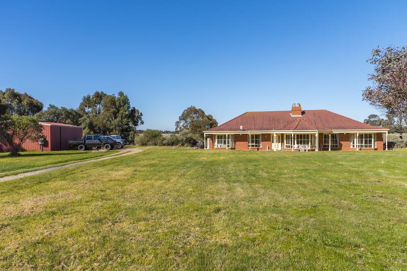 Click to view all images 110 Stokes Lane West Riddells Creek VIC 3431 - Image 1