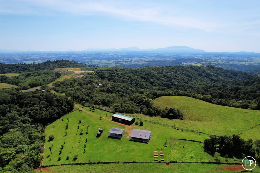 Click to view all images 337 East Evelyn Rd Millaa Millaa QLD 4886 - Image 2