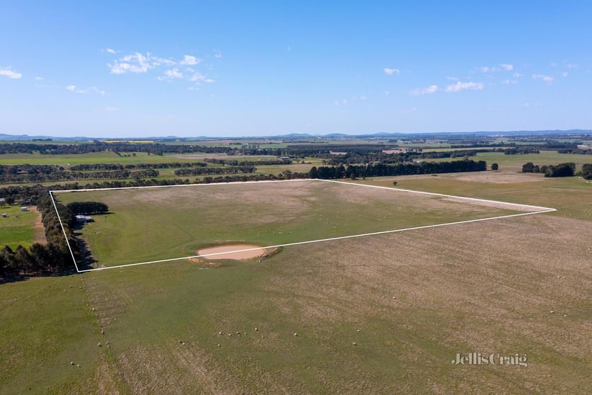 Click to view all images 3a Racecourse Road Haddon VIC 3351 - Image 3