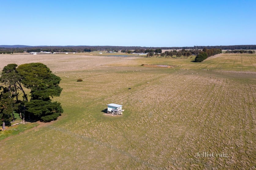 Click to view all images 2C & 4A Haddon School Road Haddon VIC 3351 - Image 2