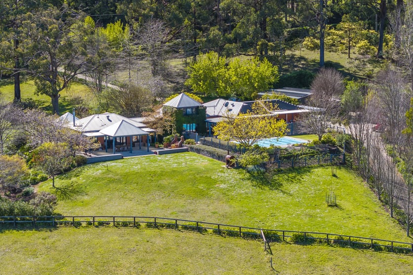Click to view all images 38 Glen Echo Court Mount Macedon VIC 3441 - Image 1