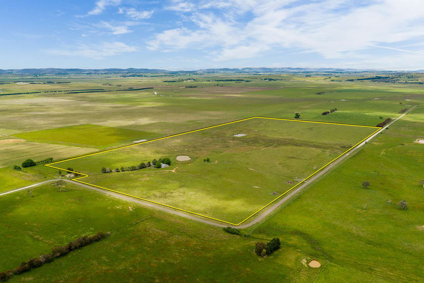 Click to view all images 143 Breadalbane Road Parkesbourne NSW 2580 - Image 1