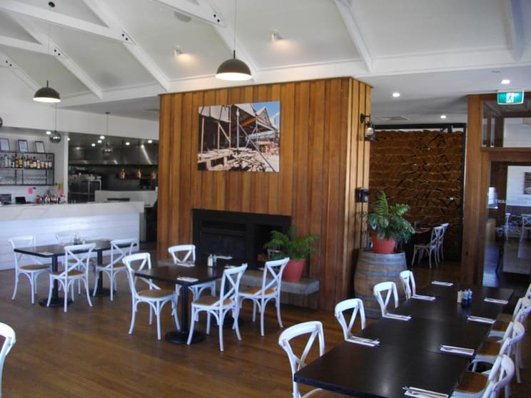 Click to view all images Alcohol & Liquor business for sale in Bairnsdale - Image 3