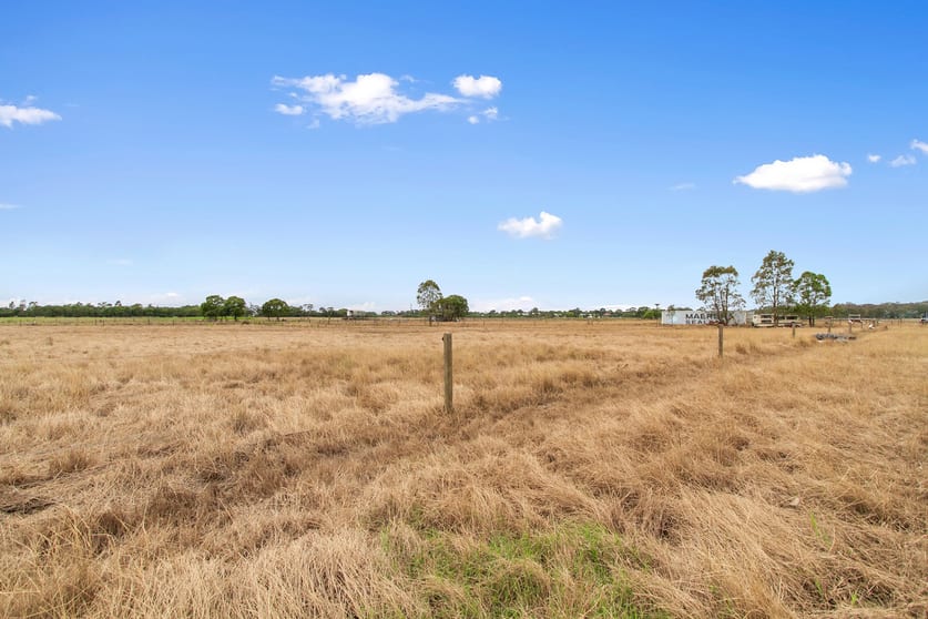 Click to view all images CA 29-30 Centre Road Sale VIC 3850 - Image 3