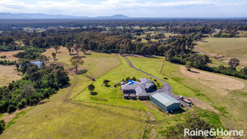 Click to view all images 55 Greenmeadow Lane Nowra Hill NSW 2540 - Image 2