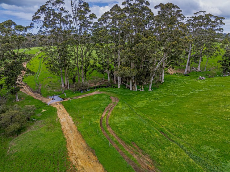 Click to view all images 114 Walter Pierce Road Hazelvale WA 6333 - Image 3