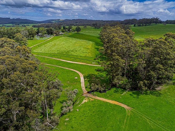 Click to view all images 114 Walter Pierce Road Hazelvale WA 6333 - Image 2