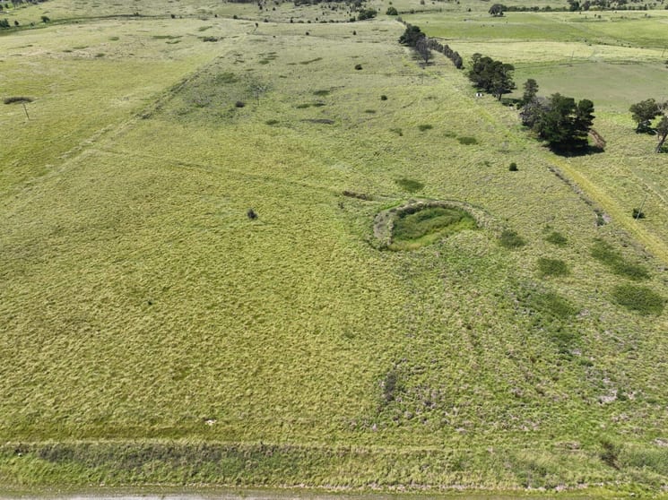 Click to view all images 409 Bellevue Road Tenterfield NSW 2372 - Image 3