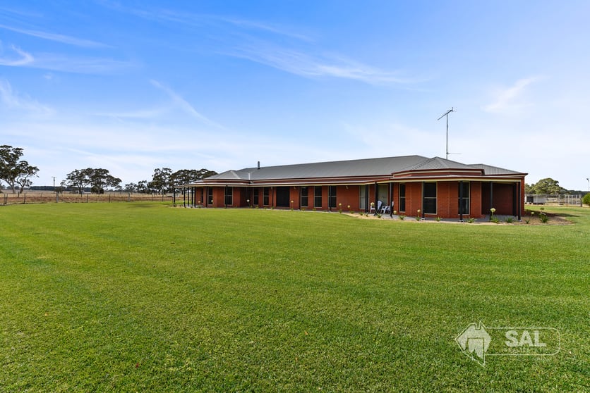 Click to view all images 152 Munn Road Naracoorte SA 5271 - Image 2