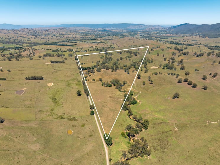 Click to view all images Part 145 Middle Creek Road Yarck VIC 3719 - Image 2