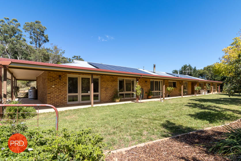 Click to view all images 220 Bingley Way Wamboin NSW 2620 - Image 1