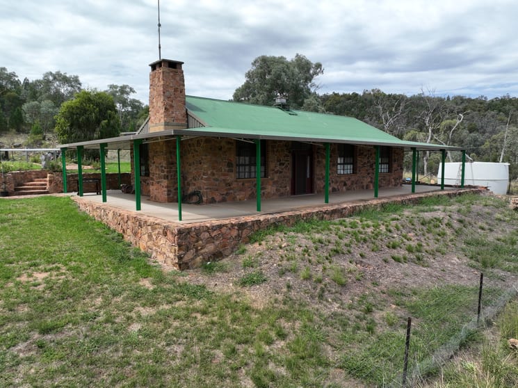 Click to view all images Hidden Valleys 4593 Obley Road Dubbo NSW 2830 - Image 1