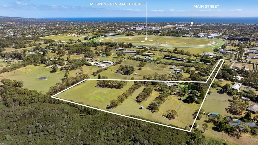 Click to view all images 166 Roberts Road Mornington VIC 3931 - Image 2