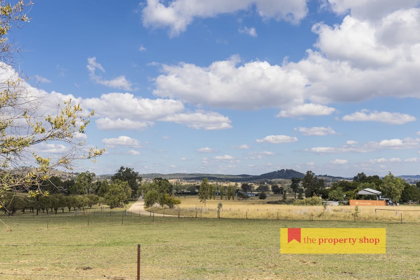 Click to view all images 106 Wyaldra Lane Mudgee NSW 2850 - Image 2