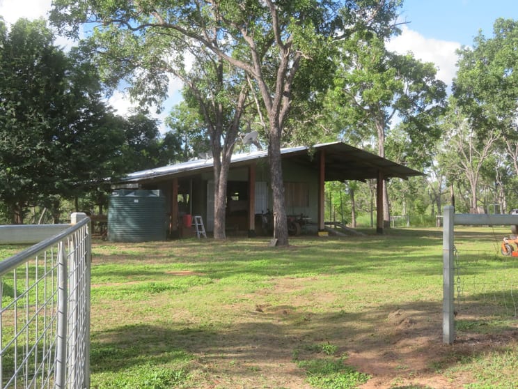 Click to view all images 2 Bolwarra Road Chillagoe QLD 4871 - Image 3