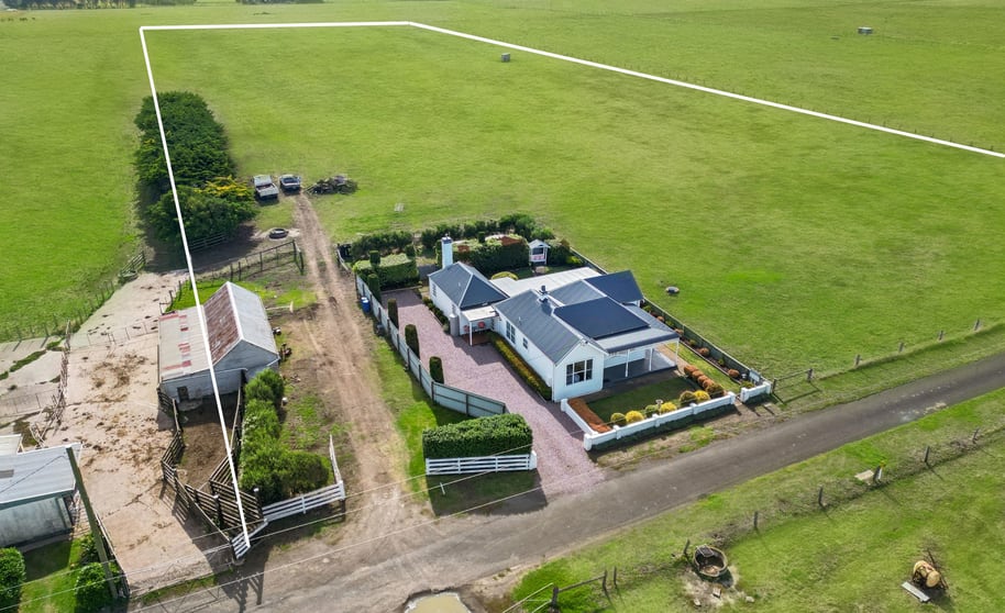 Click to view all images 131 Survey Lane Killarney VIC 3283 - Image 2