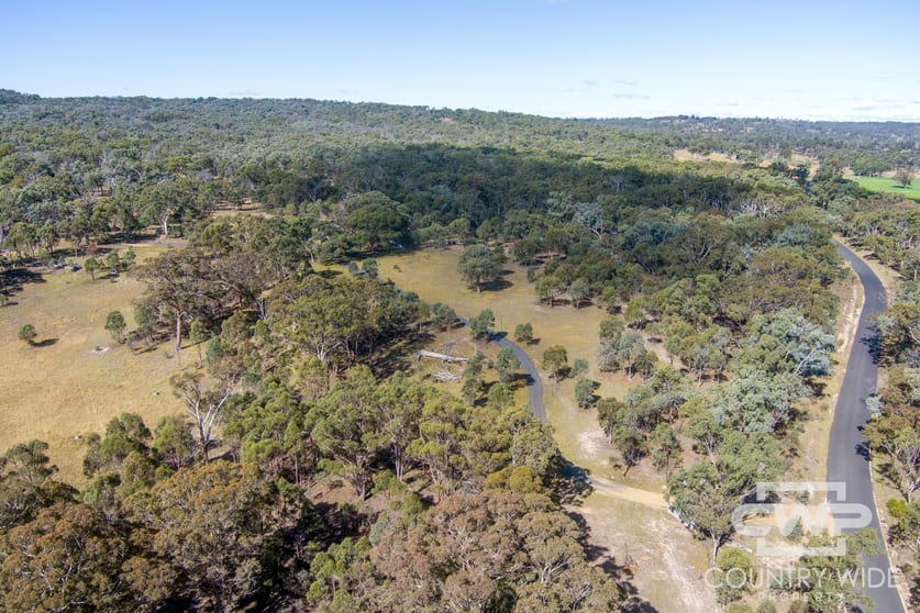 Click to view all images 532 Wellingrove Road Wellingrove NSW 2370 - Image 2
