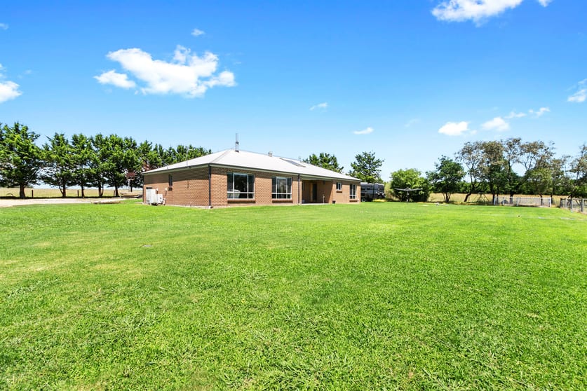 Click to view all images 32 Shaws Lane Rosedale VIC 3847 - Image 2