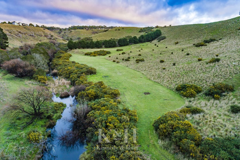 Click to view all images 178 Peters Road Gisborne VIC 3437 - Image 3