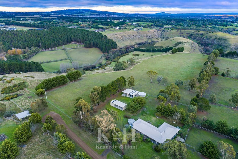 Click to view all images 178 Peters Road Gisborne VIC 3437 - Image 2