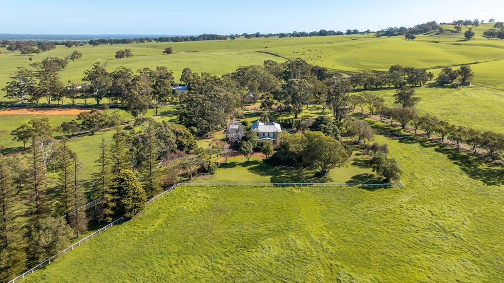 Click to view all images 183 Cheriton Road Gingin WA 6503 - Image 2