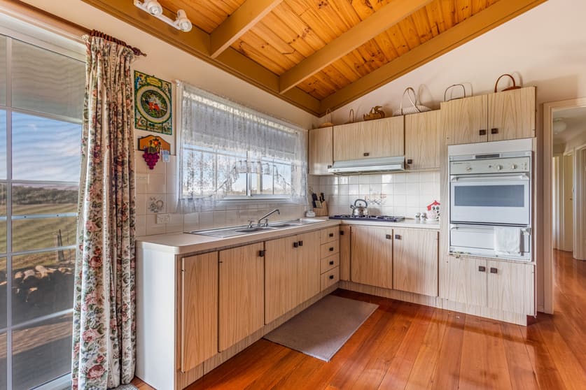 Click to view all images 92 Clay Gully Lane Mcintyre VIC 3472 - Image 2