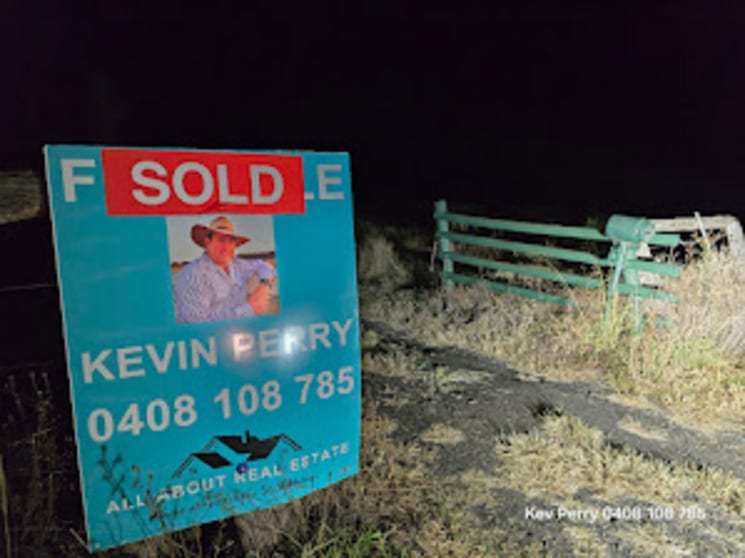 Click to view all images 402 Stower Road Linthorpe QLD 4356 - Image 1