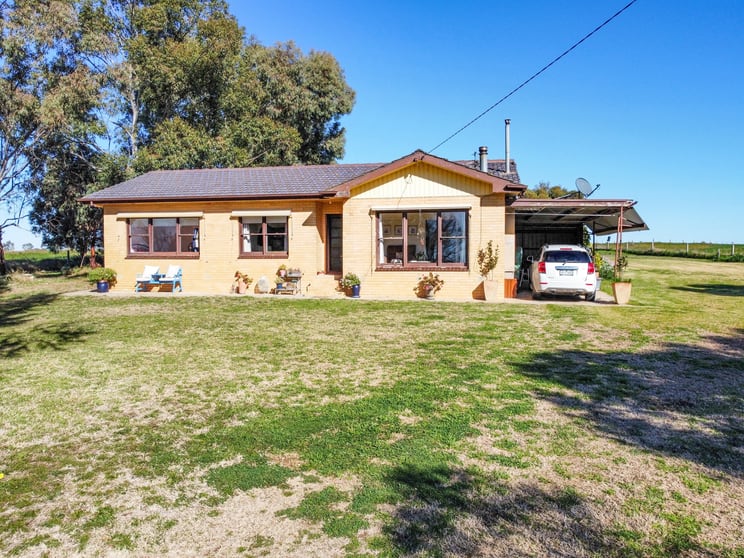 Click to view all images 145 Steicke Road Beverford VIC 3590 - Image 2