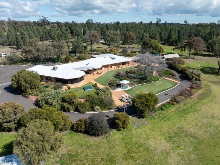 Click to view all images 11L Pine Hill Road Dubbo NSW 2830 - Image 2