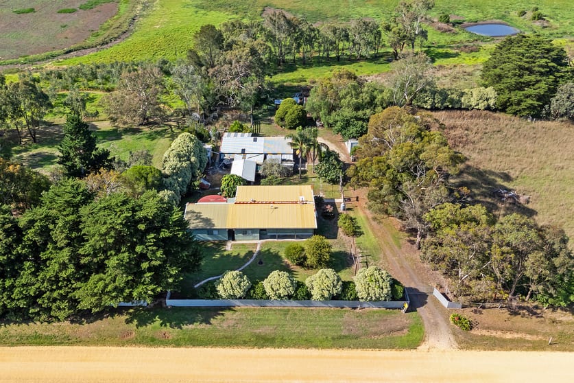 Click to view all images 63 Fisks Lane Pearsondale VIC 3851 - Image 1