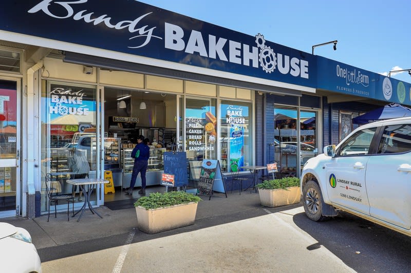Click to view all images Shop 2/3 Queen Street Bundaberg North QLD 4670 - Image 1