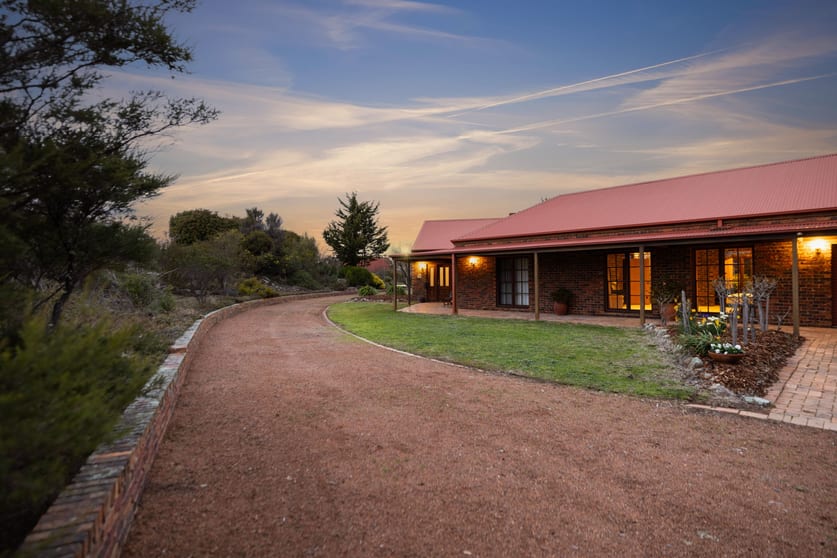 Click to view all images "The Farm" 54 Tallawong Close Wallaroo NSW 2618 - Image 3