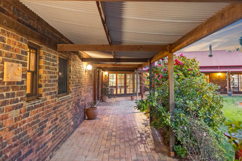 Click to view all images "The Farm" 54 Tallawong Close Wallaroo NSW 2618 - Image 2